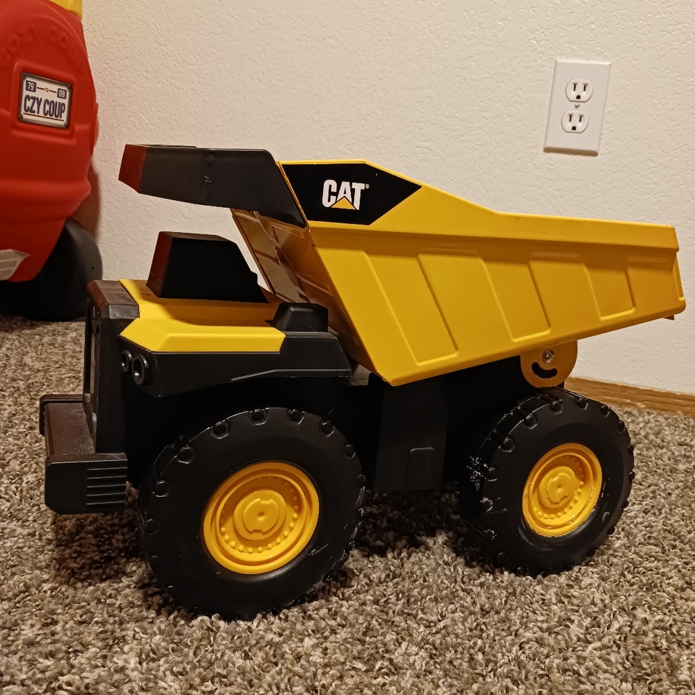 CAT Toy Dumptruck